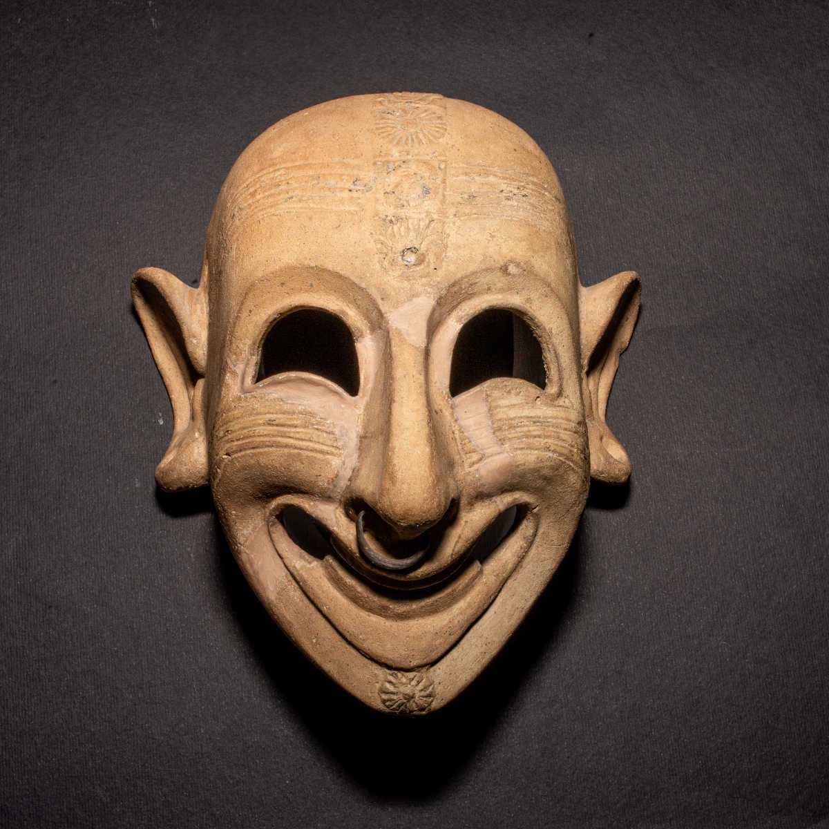 Cagliari, Museo Archeologico Nazionale, maschera ghignante - San Sperate - "MiC - Museo Archeologico Nazionale di Cagliari"