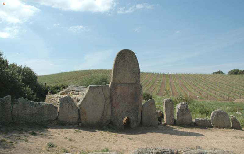 Arzachena, Tomba di giganti di Coddu 'Ecchju