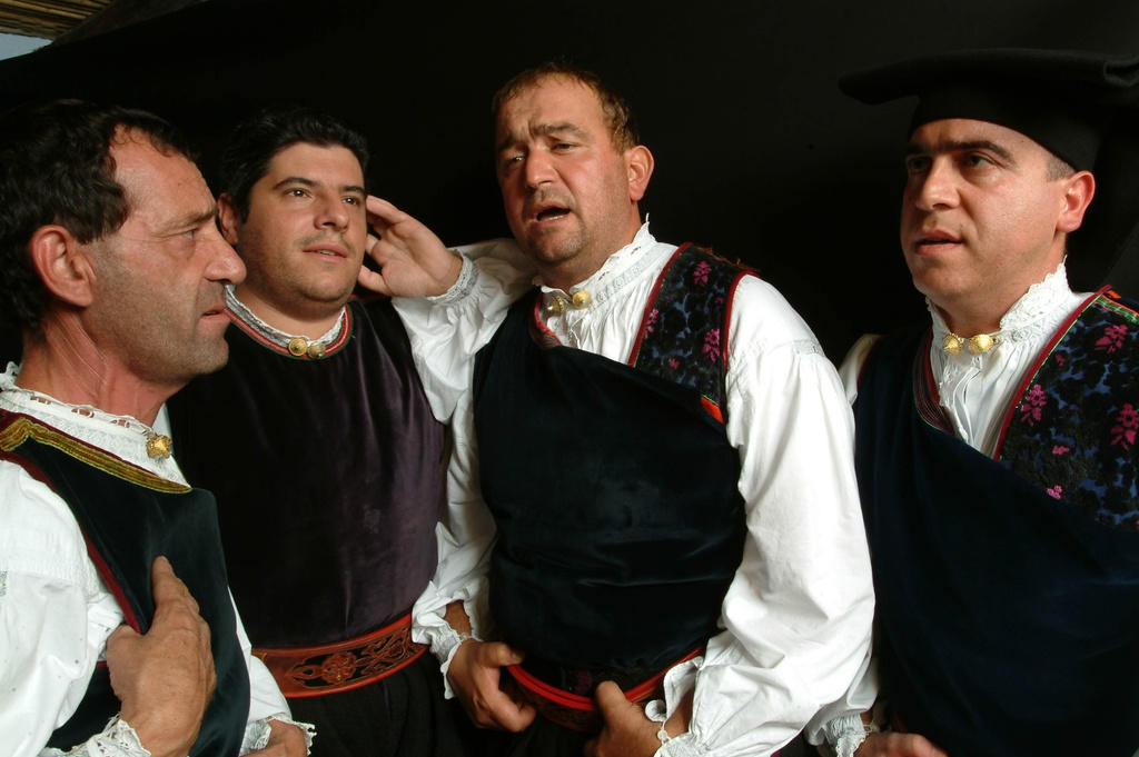 Los tenores de Bitti. Foto de Renato Brotzu, de la Biblioteca Digital de Cerdeña