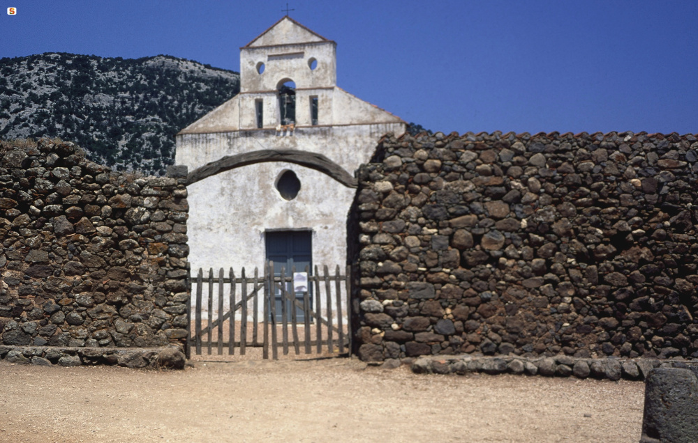 Baunei, Nuraghe Coa de Serra and betyle of San Pietro in Golgo