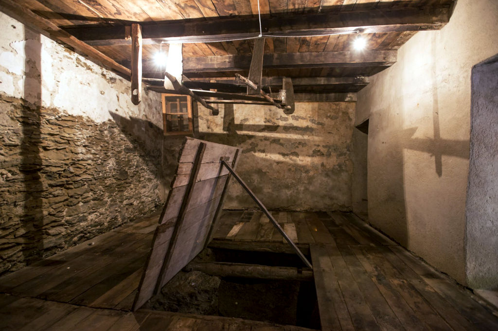 Aritzo, Casa De Villa, sala de almacenamiento de hielo. Foto de Sergio Melis, del Catalogo BBCC RAS