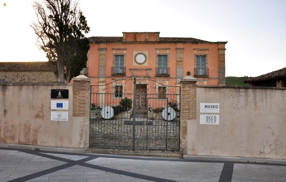 Tuili, Villa Asquer, olive and oil museum and musical instrument museum