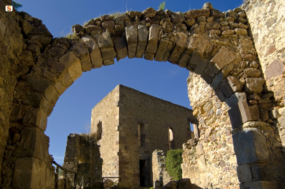 Architettura giudicale - Laconi, il castello del parco Aymerich - Autore, Spanu Enrico