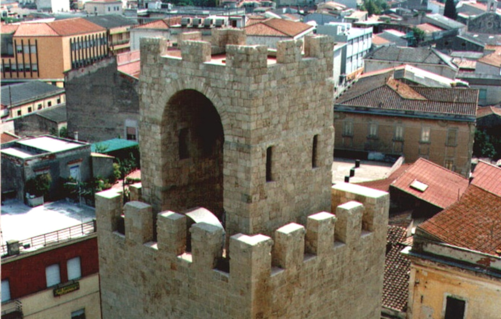 Oristano, Mura e torre di Mariano