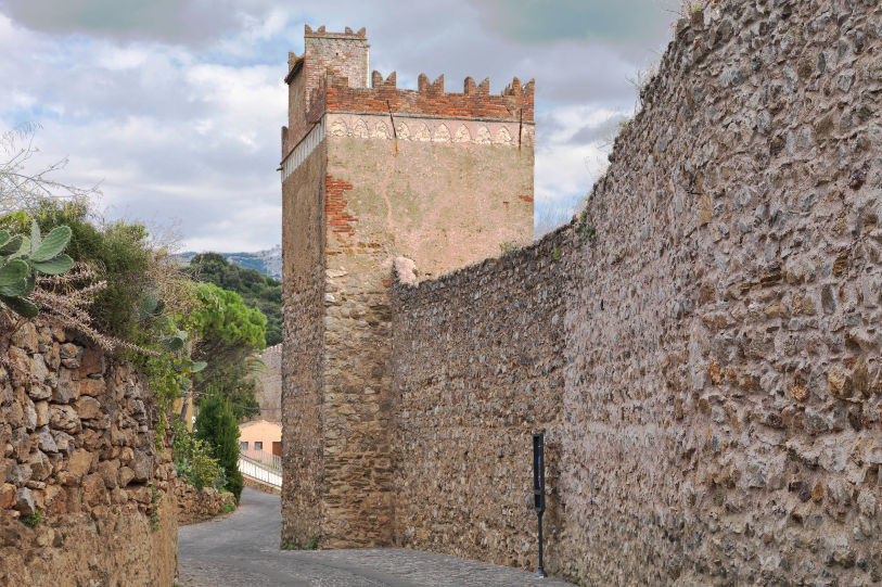 Segni forti nel paesaggio storico isolano