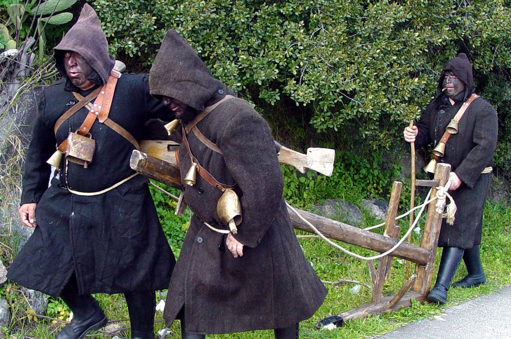 Maschera de Sos Thurpos di Orotelli. Foto di Lorenzo Mele, da Sardegna Digital Library