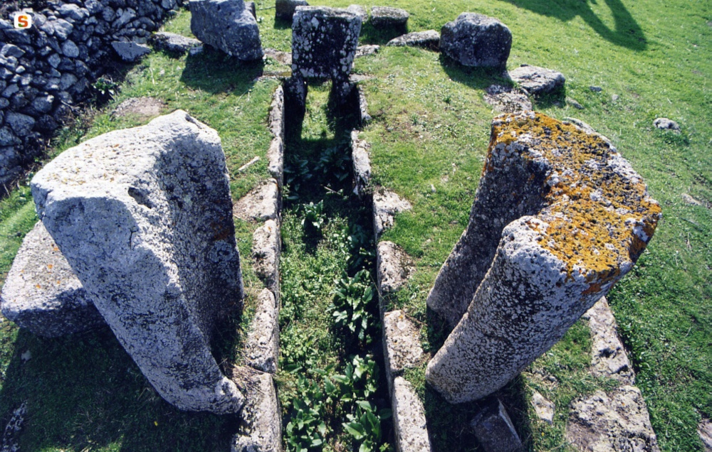 Scano di Montiferro, Tomba di giganti Pedras Doladas