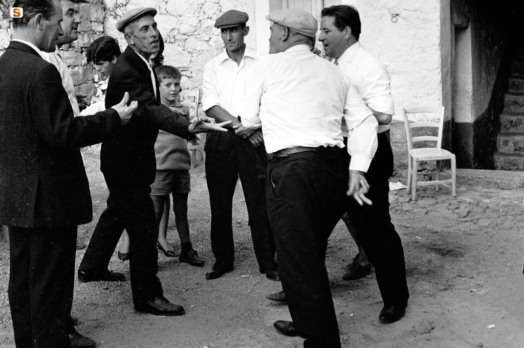 Morra en la boda de Peppino Satta. Fotografía de Andreas Fridolin Weis Bentzon, principios del siglo XX, de Sardegna DL