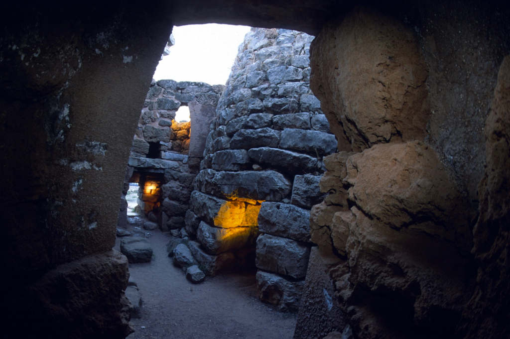 Palmavera Nuragic Complex. Photo by Bruno Manunza, 2009, from Sardegna DL