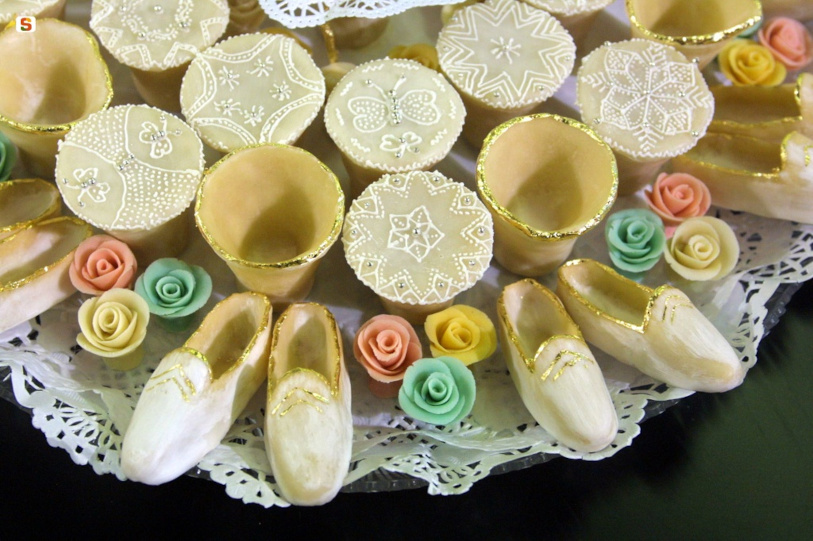 Dolci di pasta di mandorle. Foto di Elisabetta Messina, da Sardegna Digital Library