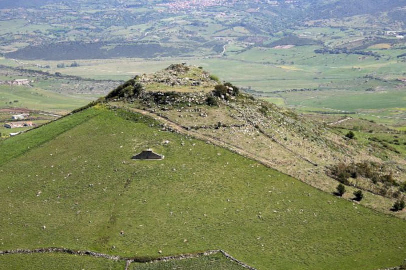 Genoni, Fortificazioni puniche di Monte Santu Antine