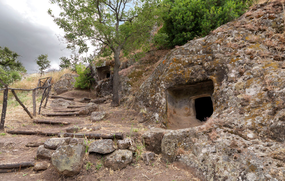 Suni, Necropoli di Chirisconis
