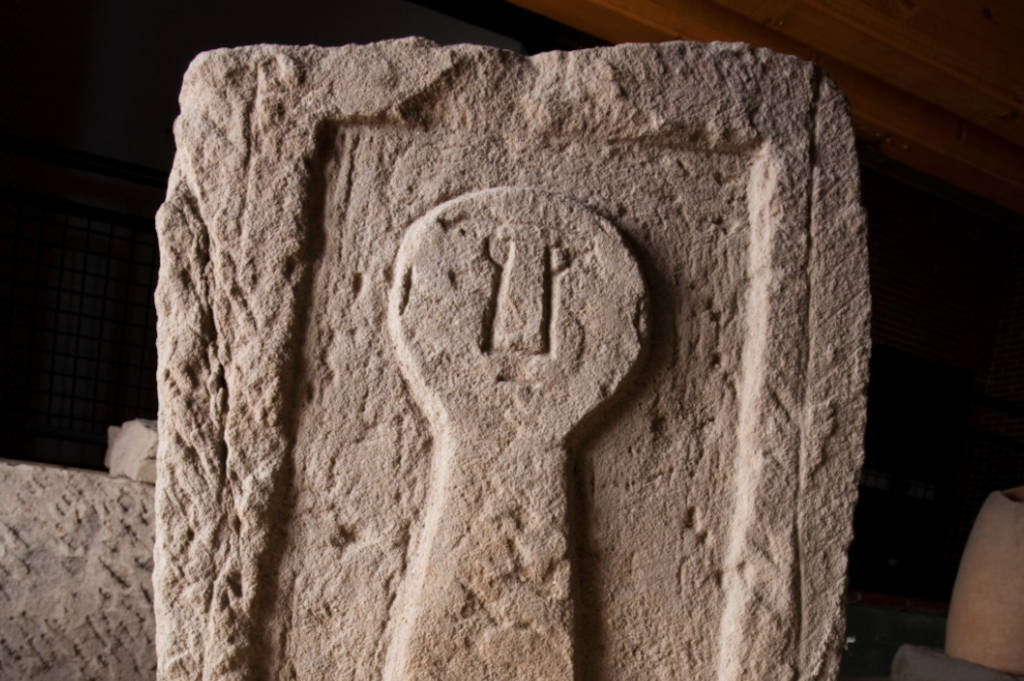 Viddalba, Archaeological Museum, funerary stele with inscription (detail). Photo by Pierluigi Dessì, from Catalogo BBCC RAS