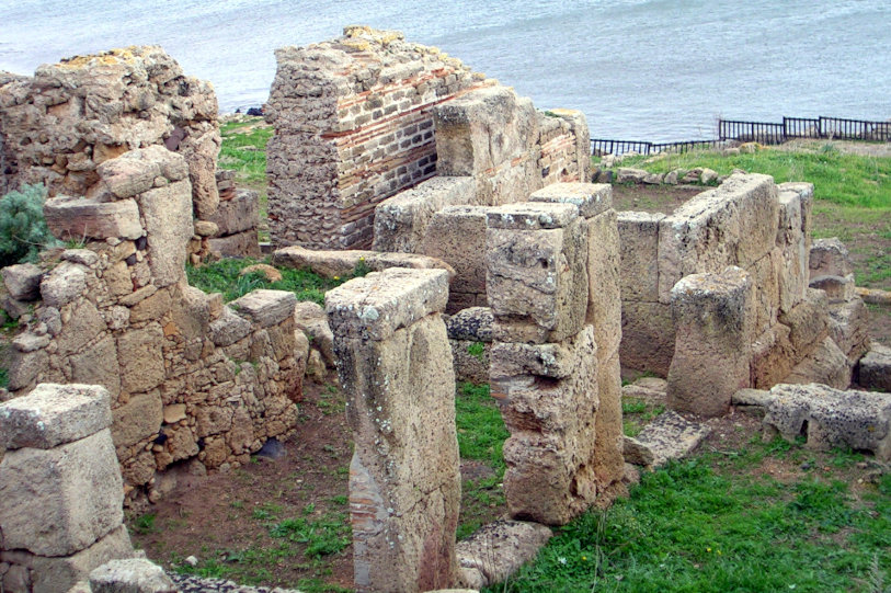 Ruinen der Stadt Tharros. Foto von Fabio Marras, 2009, aus der Sardegna Digital Library