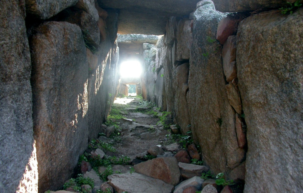 Olbia, tumba de gigantes en el Monte de S'Ape