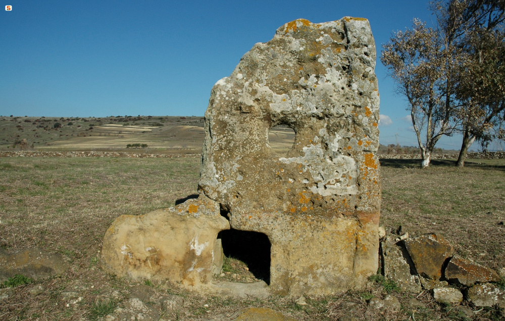 Lunamatrona, Tomba di giganti Su Cuaddu 'e Nixìas