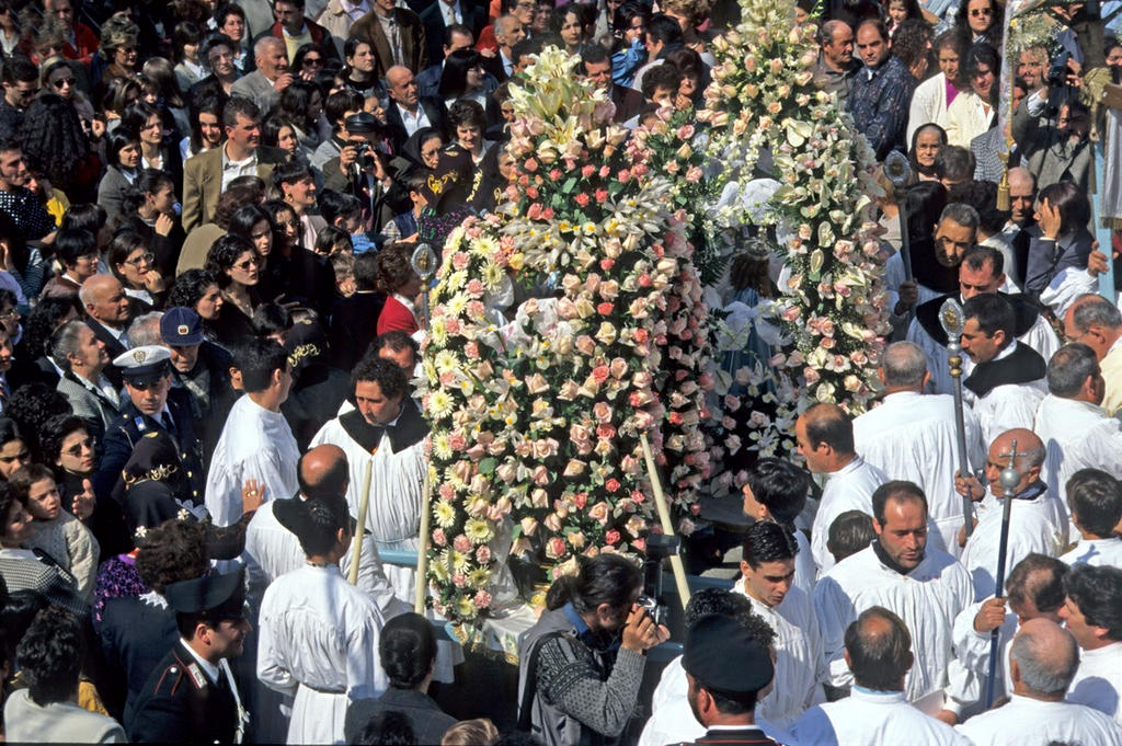 Orosei S'Incontru di Pasqua. Foto di Renato Brotzu, da Sardegna DL