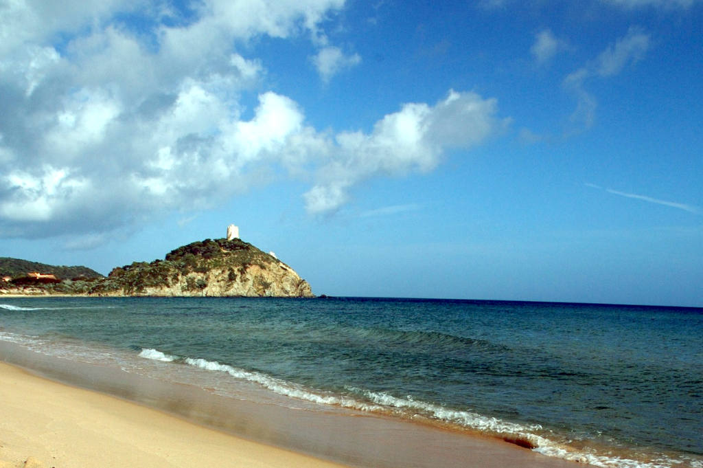 Domus de Maria, la torre de Chia. Foto de Monia Mura, 2009, de la Biblioteca Digital de Cerdeña