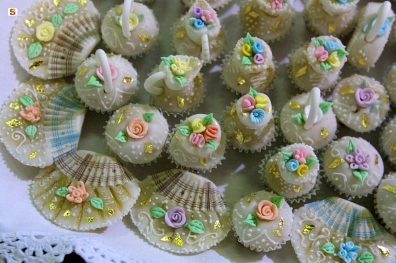 Dolci di pasta di mandorle. Foto di Elisabetta Messina, da Sardegna Digital Library