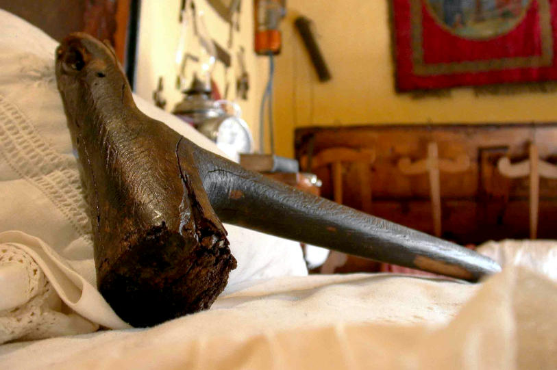 Galluras Ethnographic Museum: The hammer of the 'female agabbador'. Photos of Comune di Luras, Sardegna DL