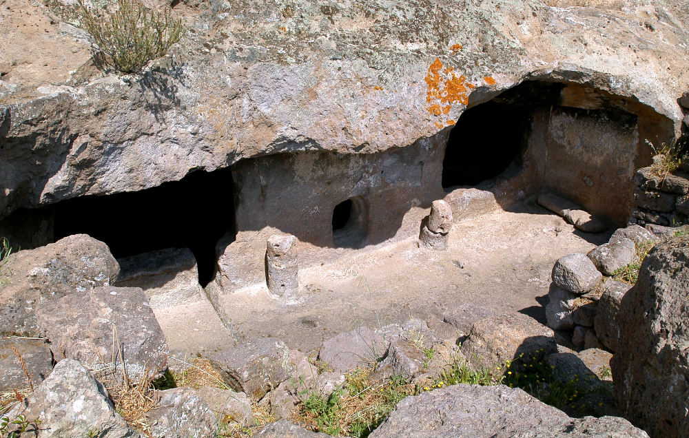                                                     Le Domus de Janas
                                                                                                