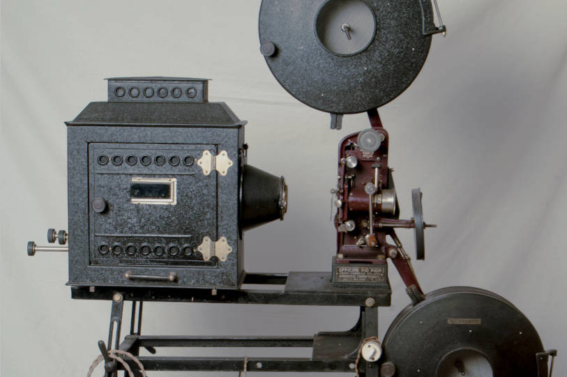Pion Minerva arc projector from 1929 ca. Photo by Adriano Mauri, from Catalogue BBCC RAS (nctn 20002214759)