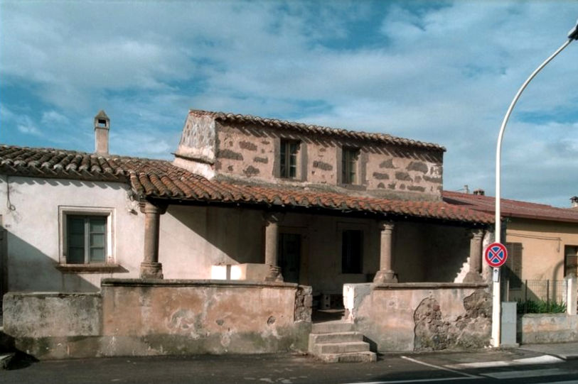 Abbasanta, Maison aragonaise. Photo d'Antonio Abeltino, 1999, extraite du Catalogo BBCC RAS