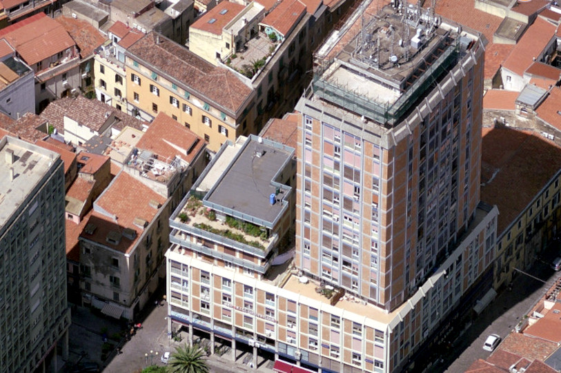 Sassari, edifici in piazza Castello. Foto da Sardegna Foto Aeree - Ortofoto e Dati cartografici © Agea, Tutti i diritti riservati