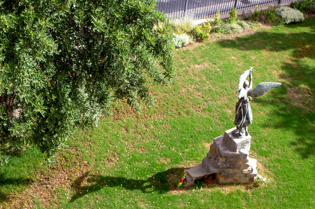 Jardín del castillo de Sanluri. Foto de Marta Cincotti, 2025, del Catalogo BBCC