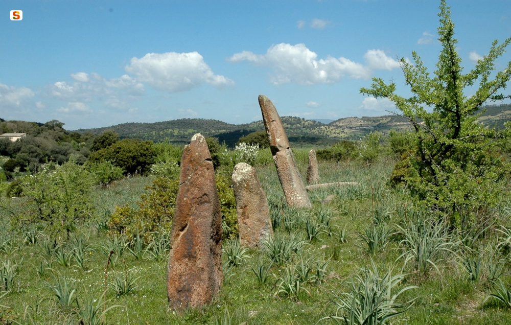 Laconi, Menhir e dolmen di Corte Noa