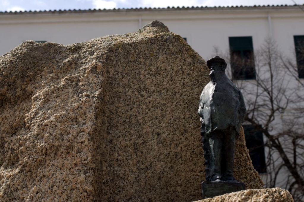 Sebastiano Satta Square, detail of one of the bronze sculptures set in granite monoliths. Photo by Mauro Murgia, from Digital Resources Sardinia