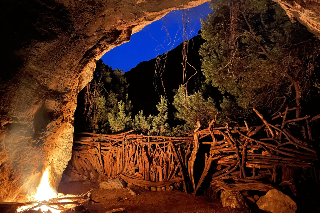 Ripari sottoroccia a Lithu Ertiches nel Montalbo di Lula-foto da PNRR Architettura Rurale - RAS
