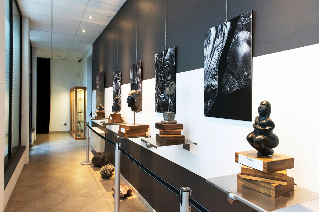 Interno del Museo dell'ossidiana. Foto di Regione Sardegna, 2017, da Sardegna DL