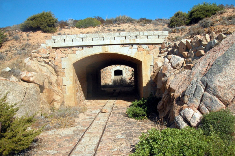 Palau, Fortaleza de Capo d'Orso. Foto de Comune di Palau, 2007, de la Biblioteca Digital de Cerdeña