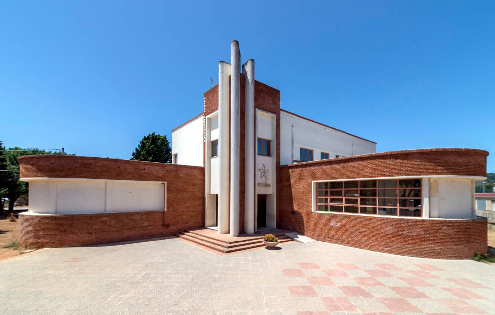 Fertilia, la escuela primaria. Foto de Davide Cassanello, 2016, del Catalogo BBCC RAS