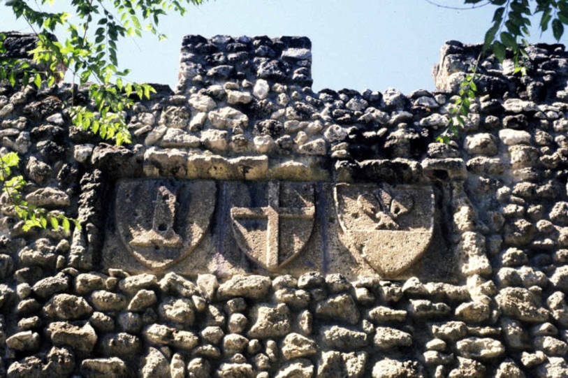 Sassari, Mura. Foto di Gianluigi Anedda, 1996, da Sardegna Digital Library